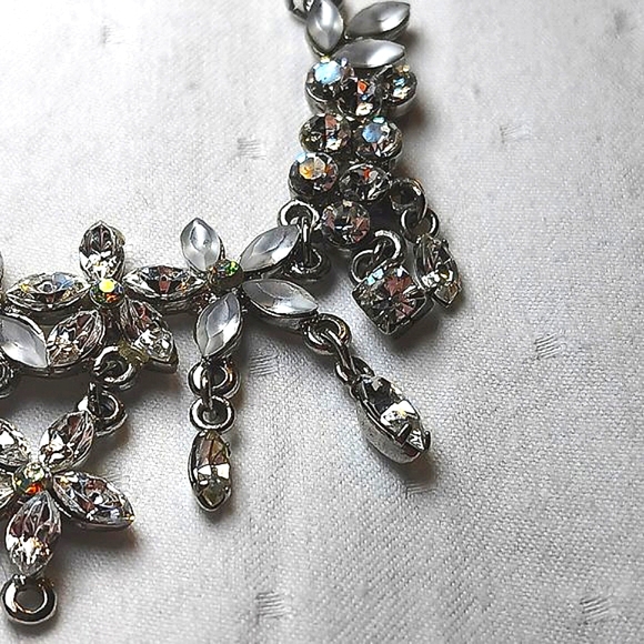 Costume Jewelry 18" Necklace White Clear Floral - Picture 10 of 11